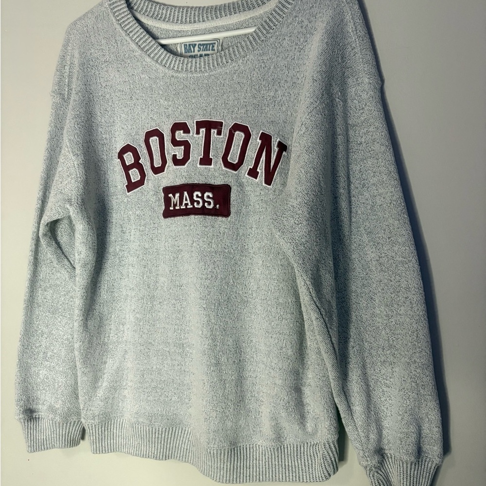 Vintage Boston Mass. Sweatshirt - Cozy & Stylish